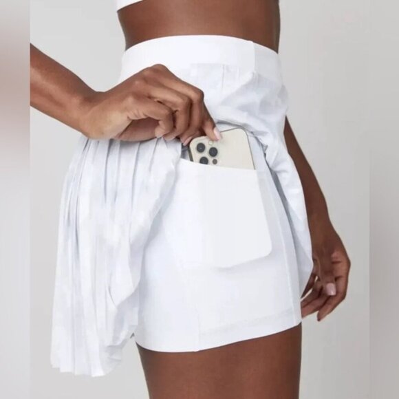 NWT Spanx Women’s Get Moving Pleated Skort Skirt Shorts White Camo 50273R SMALL - Picture 4 of 14